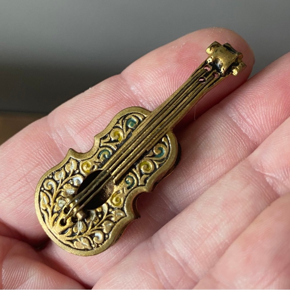 Vintage violin brooch